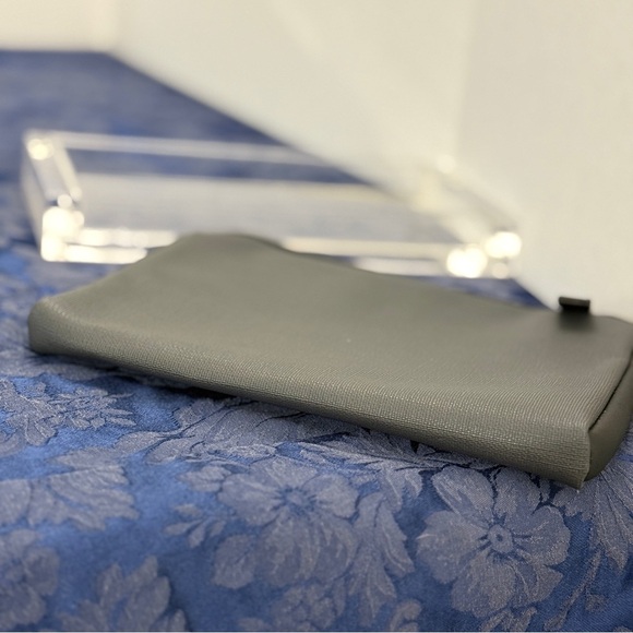 TUMI Travel Size Toiletry Zipper Pouch - Picture 5 of 6